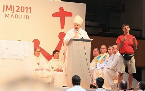 Gebaerdensprachenuebersetzer aus dem Bistum Limburg während des Gottesdienstes